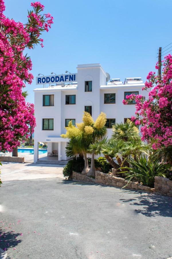 מלון דירות Rododafni 3*